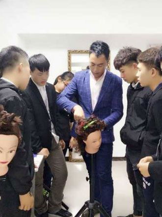 男发修剪视频